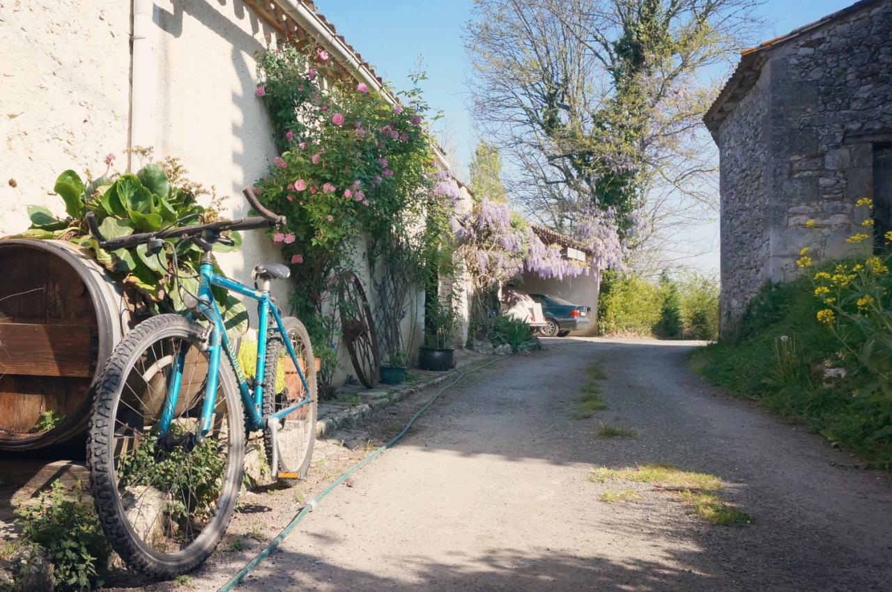 Bed and Breakfast Le Peyrail Les Lèves-et-Thoumeyragues Exterior foto